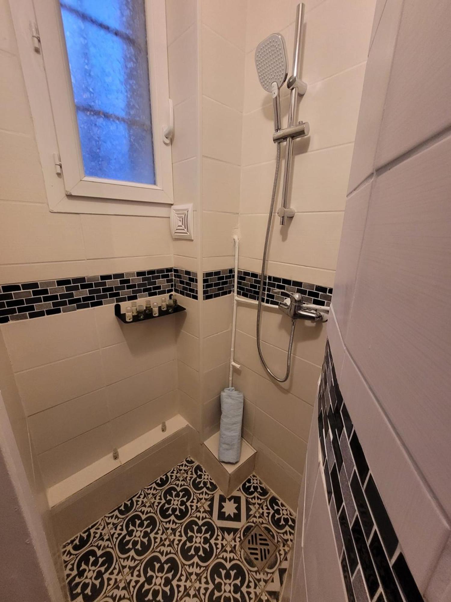 פריז Charmant Appartement Pres De Montmartre 2 מראה חיצוני תמונה